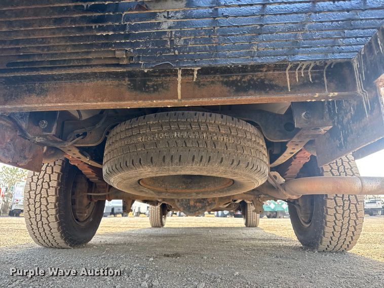 image for item EG2094 2010 Ford E350 van with bucket lift