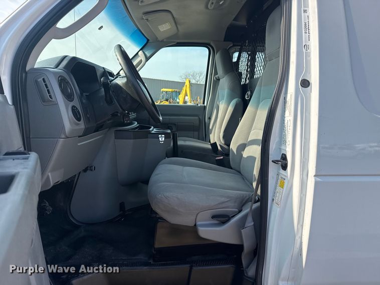 image for item EG2094 2010 Ford E350 van with bucket lift