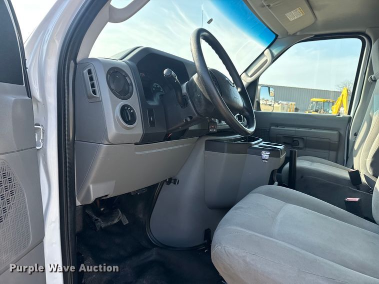 image for item EG2094 2010 Ford E350 van with bucket lift