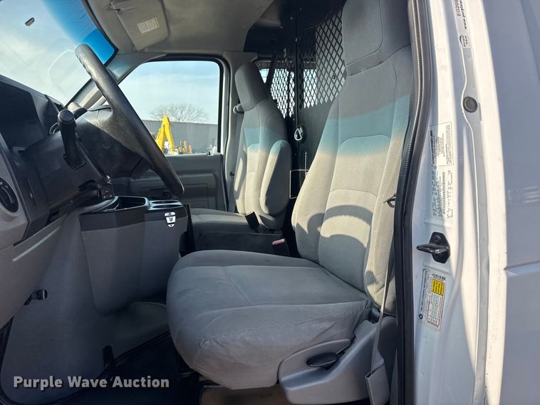 image for item EG2094 2010 Ford E350 van with bucket lift