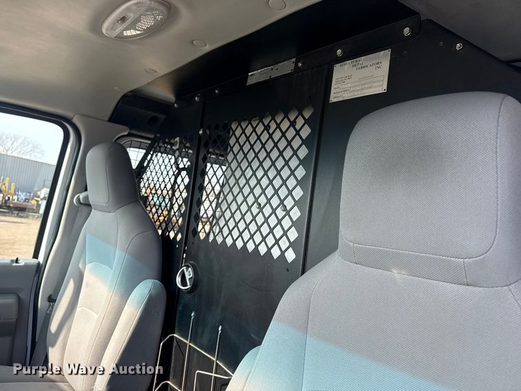 image for item EG2094 2010 Ford E350 van with bucket lift