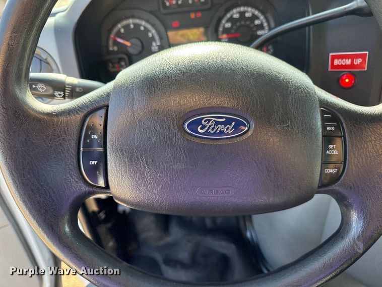 image for item EG2094 2010 Ford E350 van with bucket lift