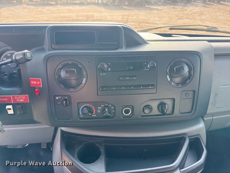 image for item EG2094 2010 Ford E350 van with bucket lift