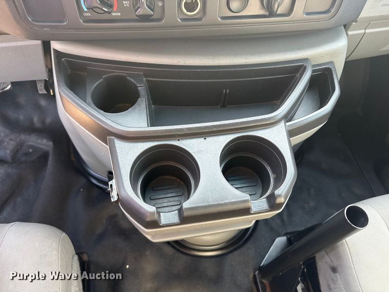 image for item EG2094 2010 Ford E350 van with bucket lift