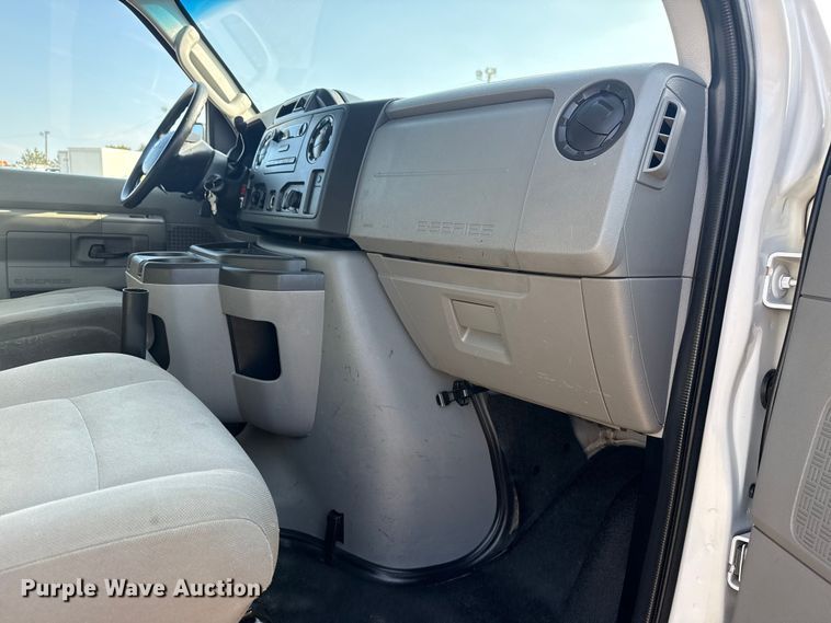 image for item EG2094 2010 Ford E350 van with bucket lift