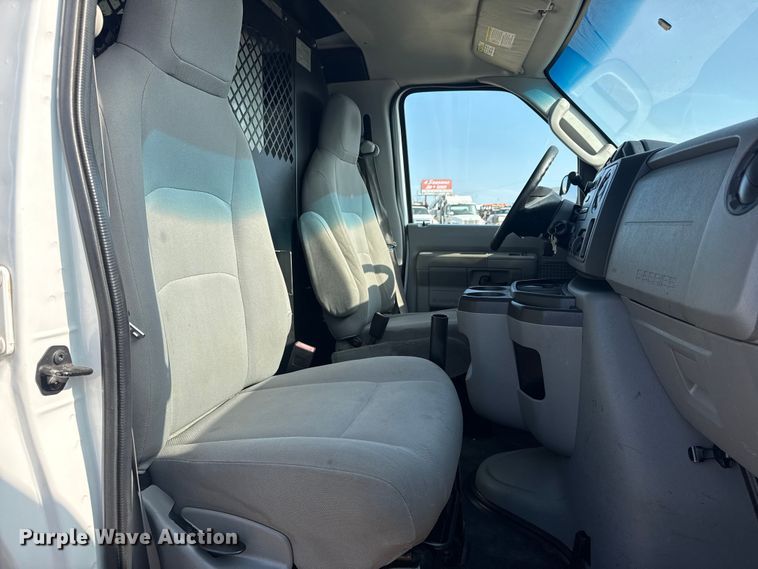 image for item EG2094 2010 Ford E350 van with bucket lift