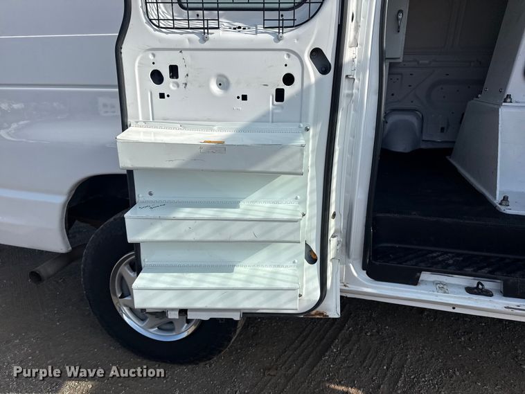 image for item EG2094 2010 Ford E350 van with bucket lift