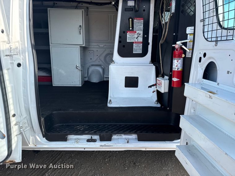 image for item EG2094 2010 Ford E350 van with bucket lift