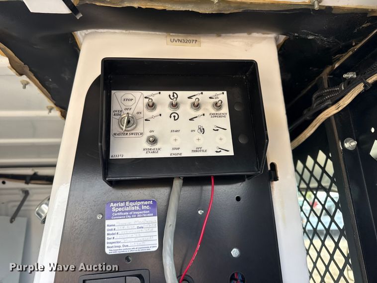 image for item EG2094 2010 Ford E350 van with bucket lift