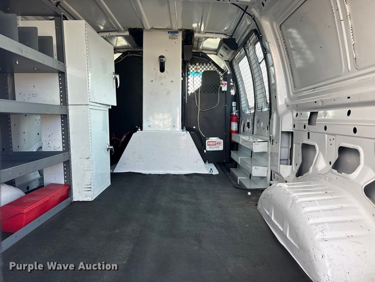 image for item EG2094 2010 Ford E350 van with bucket lift