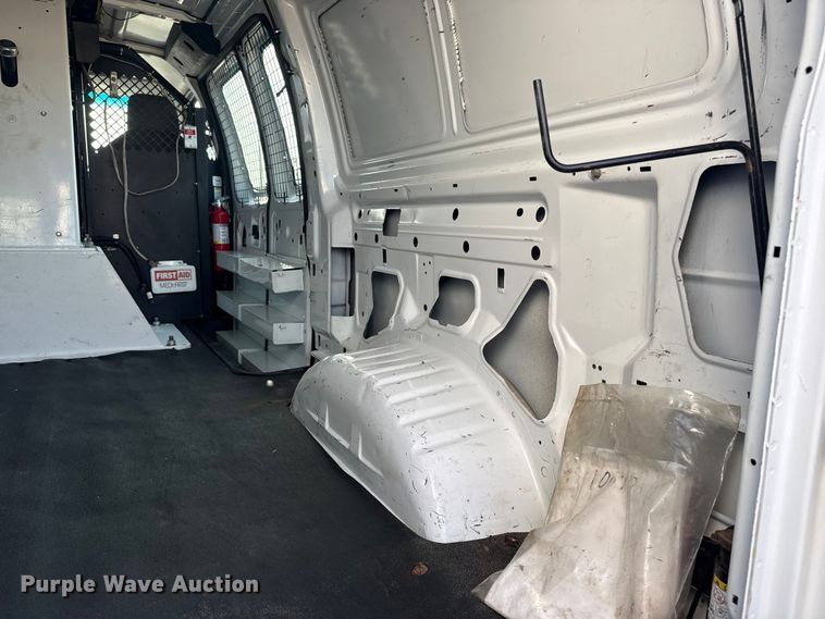 image for item EG2094 2010 Ford E350 van with bucket lift