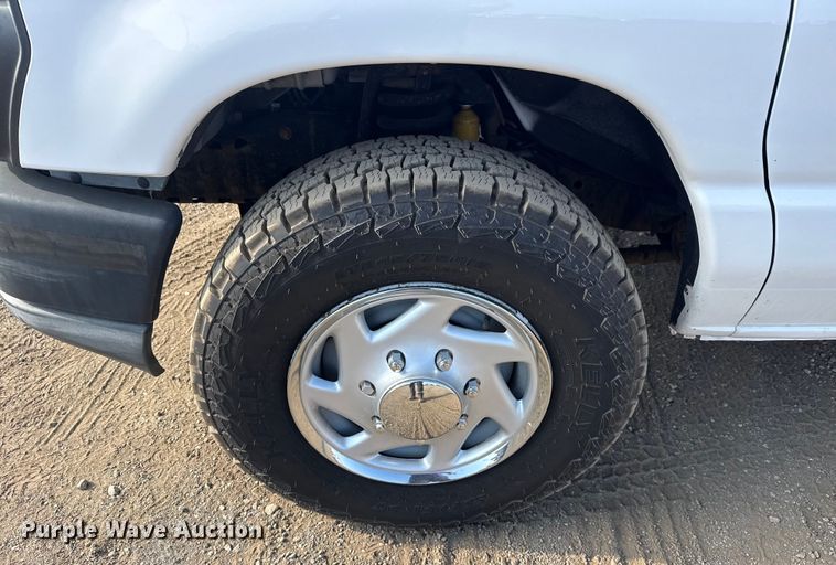 image for item EG2094 2010 Ford E350 van with bucket lift