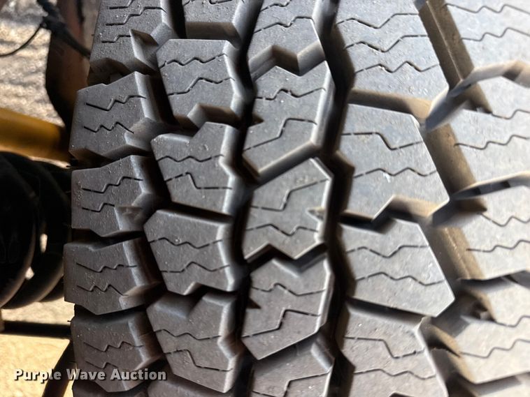 image for item EG2094 2010 Ford E350 van with bucket lift