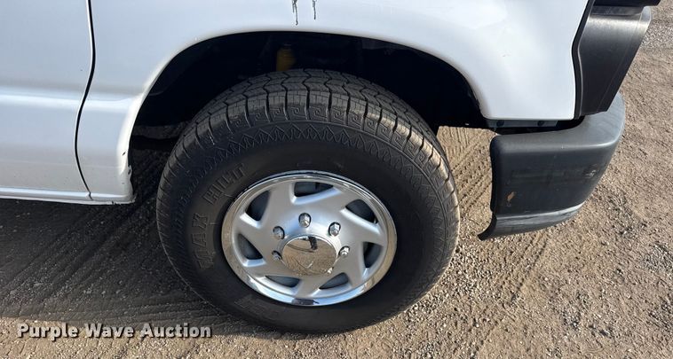 image for item EG2094 2010 Ford E350 van with bucket lift