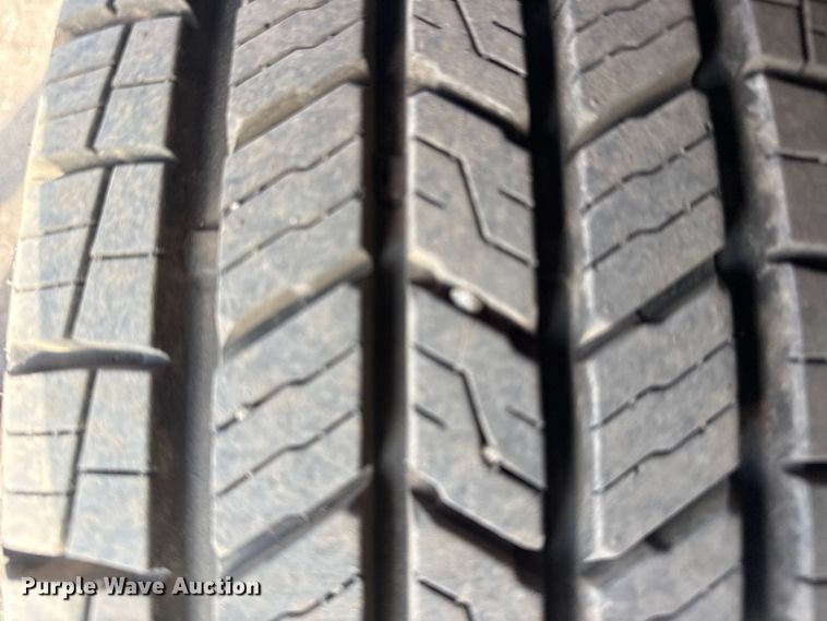 image for item EG2094 2010 Ford E350 van with bucket lift