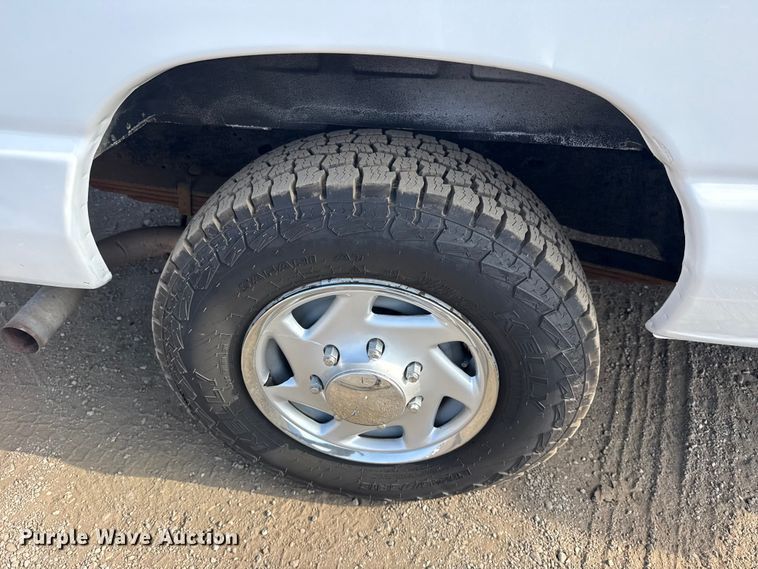 image for item EG2094 2010 Ford E350 van with bucket lift