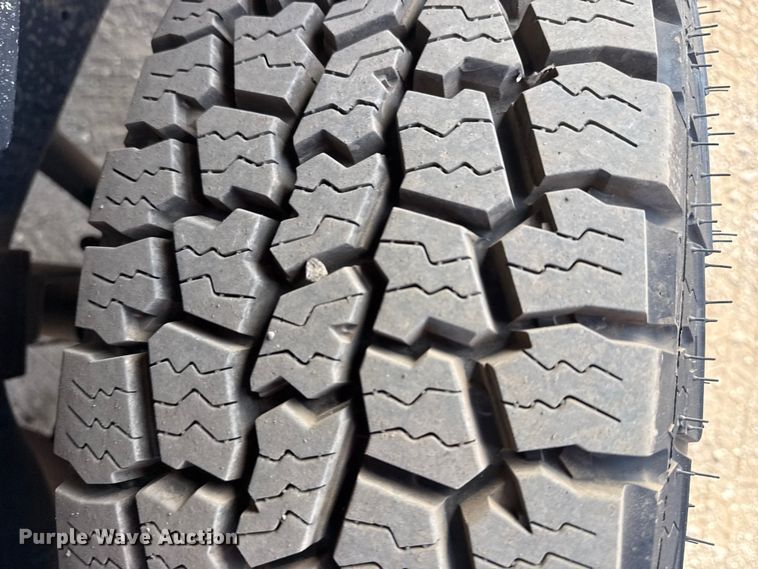 image for item EG2094 2010 Ford E350 van with bucket lift