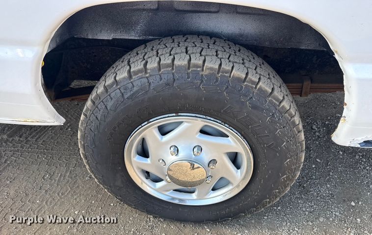 image for item EG2094 2010 Ford E350 van with bucket lift