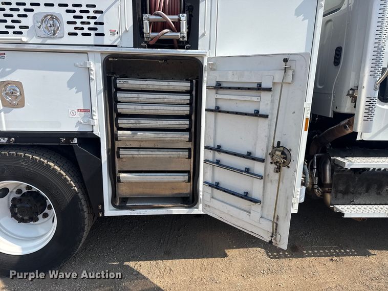 image for item EG2095 2014 Freightliner Business Class M2 utility / service truck