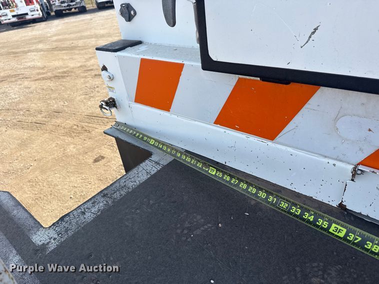 image for item EG2095 2014 Freightliner Business Class M2 utility / service truck