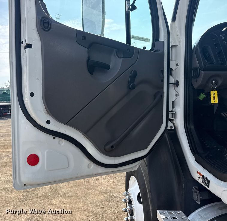 image for item EG2095 2014 Freightliner Business Class M2 utility / service truck