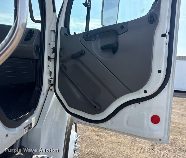 image for item EG2095 2014 Freightliner Business Class M2 utility / service truck