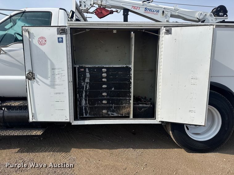 image for item EG2096 2011 Ford F650 Super Duty  utility / service truck