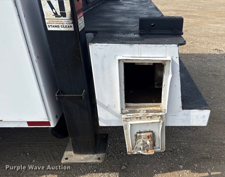 image for item EG2096 2011 Ford F650 Super Duty  utility / service truck