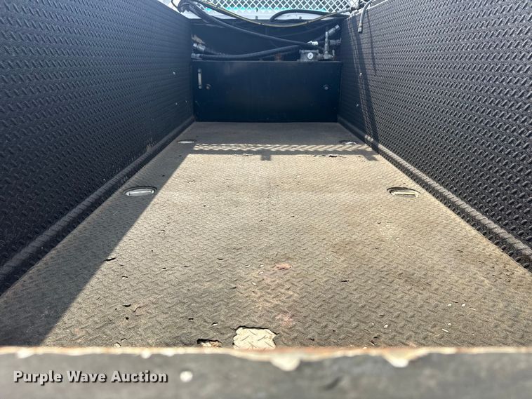 image for item EG2096 2011 Ford F650 Super Duty  utility / service truck