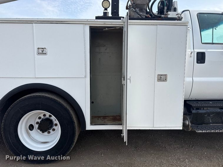 image for item EG2096 2011 Ford F650 Super Duty  utility / service truck