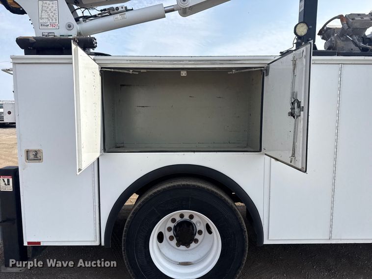 image for item EG2096 2011 Ford F650 Super Duty  utility / service truck