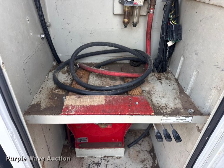 image for item EG2096 2011 Ford F650 Super Duty  utility / service truck