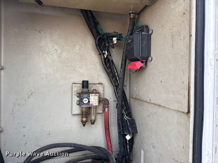 image for item EG2096 2011 Ford F650 Super Duty  utility / service truck