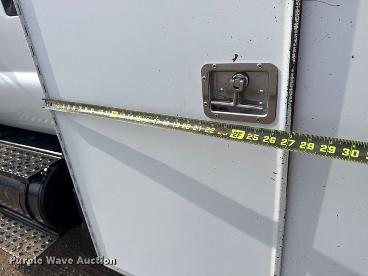 image for item EG2096 2011 Ford F650 Super Duty  utility / service truck