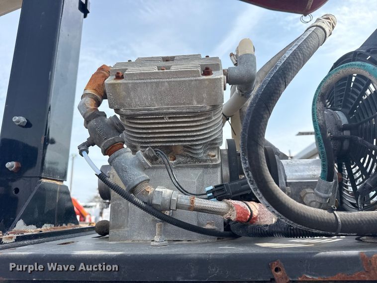 image for item EG2096 2011 Ford F650 Super Duty  utility / service truck