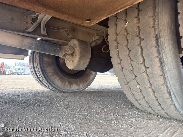 image for item EG2096 2011 Ford F650 Super Duty  utility / service truck