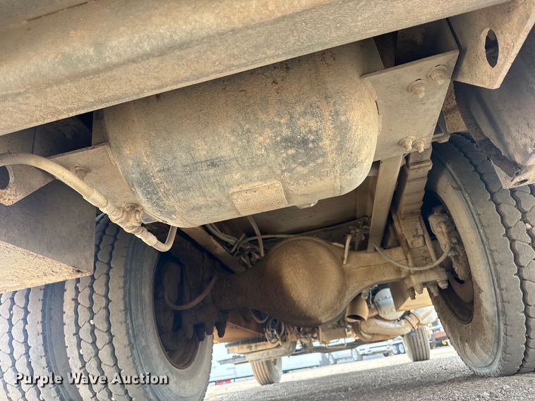 image for item EG2096 2011 Ford F650 Super Duty  utility / service truck