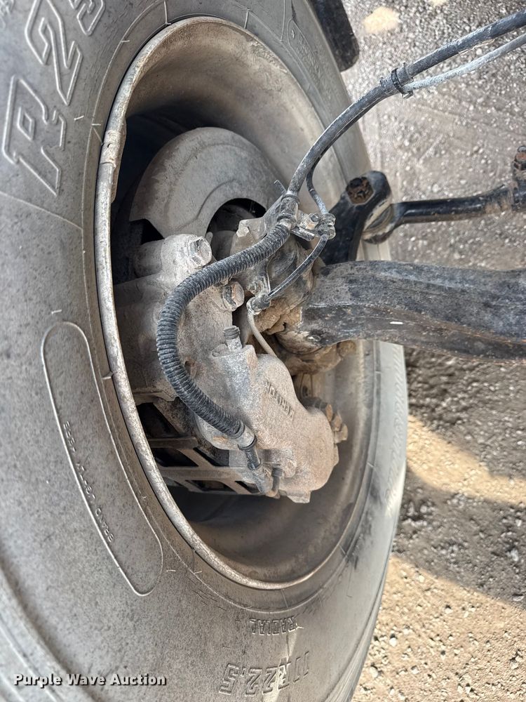 image for item EG2096 2011 Ford F650 Super Duty  utility / service truck