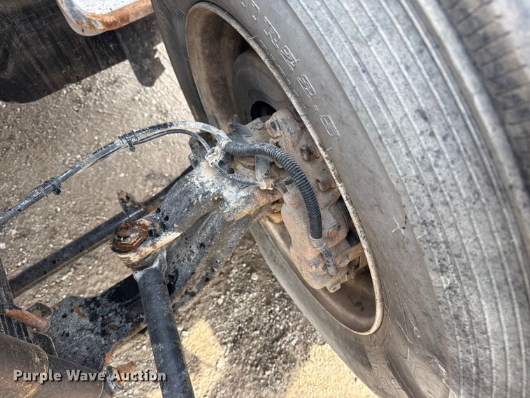 image for item EG2096 2011 Ford F650 Super Duty  utility / service truck