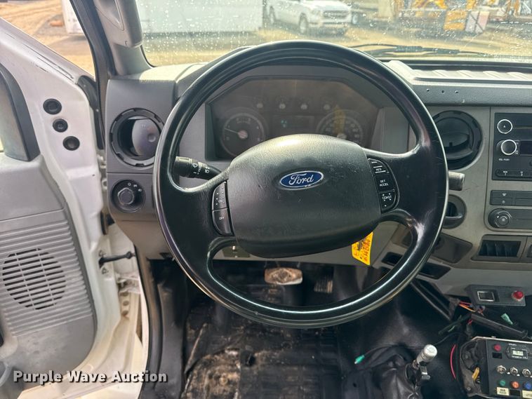 image for item EG2096 2011 Ford F650 Super Duty  utility / service truck
