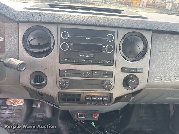 image for item EG2096 2011 Ford F650 Super Duty  utility / service truck