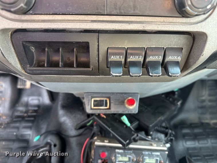 image for item EG2096 2011 Ford F650 Super Duty  utility / service truck