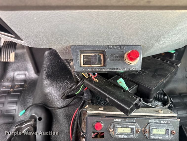 image for item EG2096 2011 Ford F650 Super Duty  utility / service truck