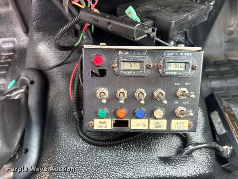 image for item EG2096 2011 Ford F650 Super Duty  utility / service truck