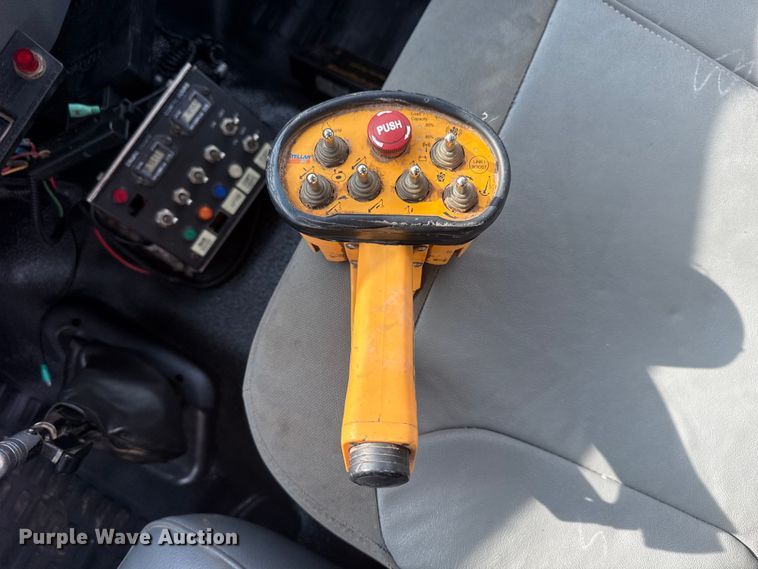 image for item EG2096 2011 Ford F650 Super Duty  utility / service truck