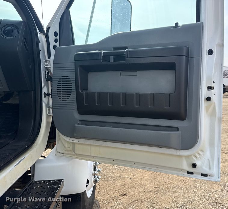 image for item EG2096 2011 Ford F650 Super Duty  utility / service truck