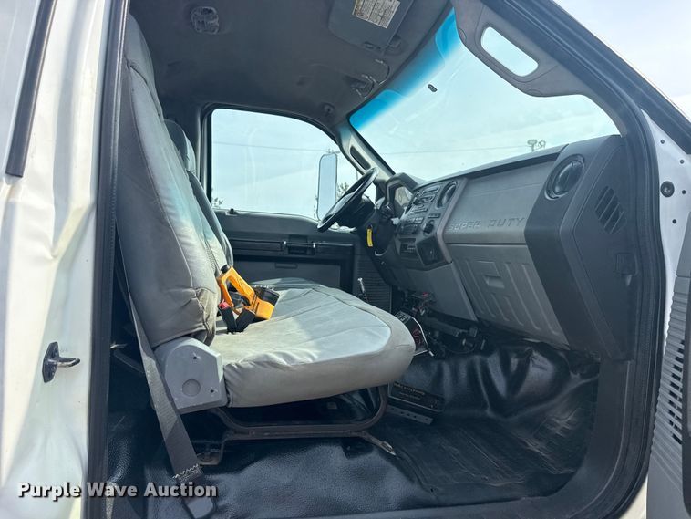 image for item EG2096 2011 Ford F650 Super Duty  utility / service truck