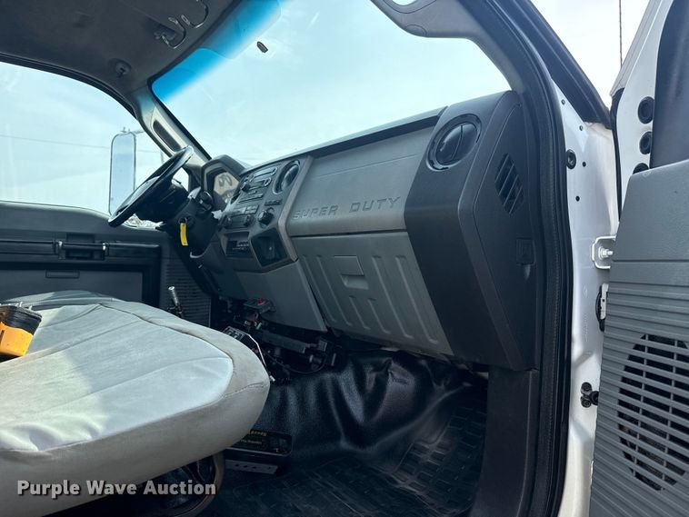 image for item EG2096 2011 Ford F650 Super Duty  utility / service truck