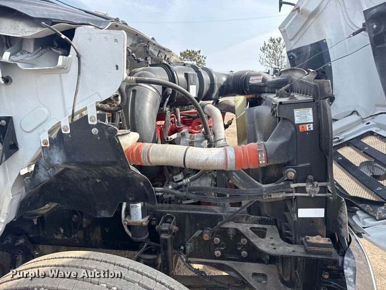 image for item EG2096 2011 Ford F650 Super Duty  utility / service truck