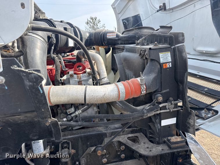 image for item EG2096 2011 Ford F650 Super Duty  utility / service truck